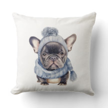 Winter Bulldog Baby in Blauwe Muts en Sjaal