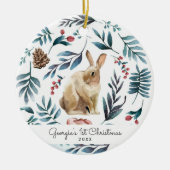 Winter Bunny | Gepersonaliseerde kerstversiering Keramisch Ornament (Voorkant)
