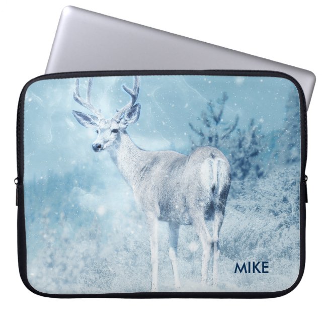 Winter Deer en Pine Trees Aangepast Laptop Sleeve (Voorkant)