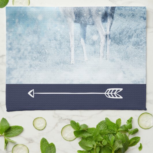 Winter Deer en Pine Trees Theedoek (Gevouwen)