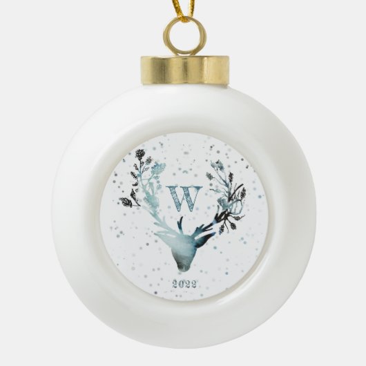 Winter Deer Silver Blue Monogram Kerstmis Keramische Bal Ornament (Voorkant)