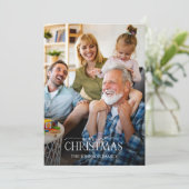 Winter Fir Cone Merry Kerstscript Fototoestel Feestdagenkaart (Staand voorkant)