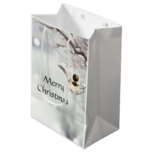 Winter Frosty Tree Chickadee Bird Kerstmis Medium Cadeauzakje (Voorkant Gekanteld)