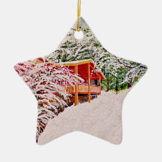 "Winter in de kleine rode hut" conament. Keramisch Ornament