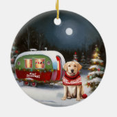 Winter Labrador Caravan Kerstavontuur Keramisch Ornament (Achterkant)