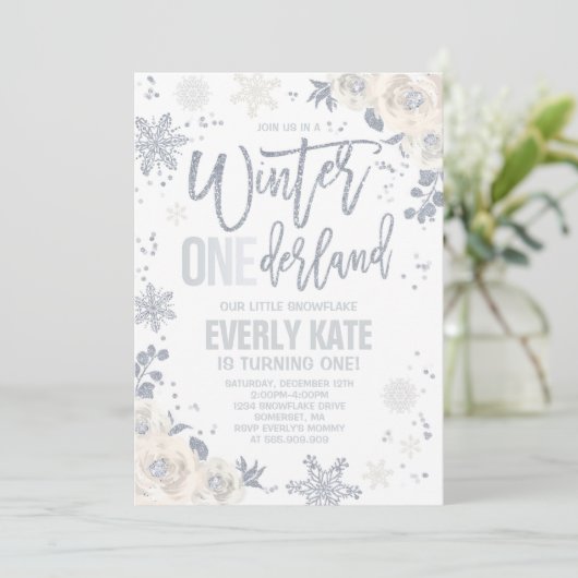 Winter ONEderland Birthday White en Silver Floral Kaart (Staand voorkant)