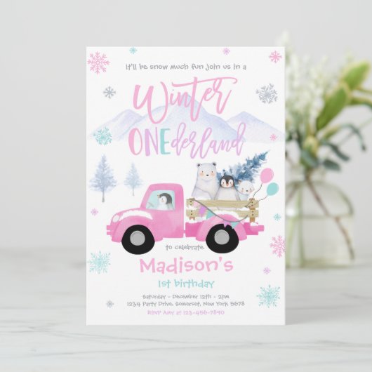 Winter ONEderland Penguin Polar Beer Birthday Kaart (Staand voorkant)