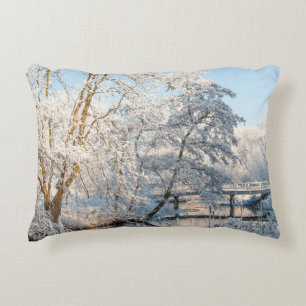 Winter Snow Trees River Creek Bridge Accent Kussen