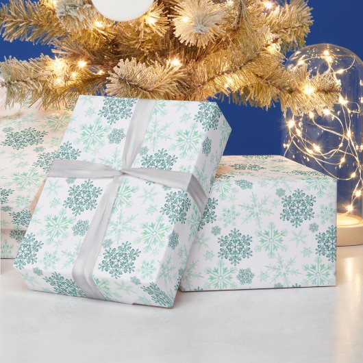 Winter Snowflakes Green Pattern Wrapping Paper Cadeaupapier (Feestdagen)