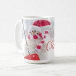 Winter Snowman Christmas Coffee Mug<br><div class="desc">Tasse à café haute personnalisée avec un bonhomme de neige mignon en hiver tenant une pelle dans la neige avec "Joyeux Noël" en parties scintillant rouge typographie.</div>