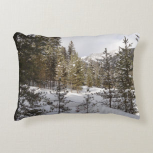 Winter Snowy Mountain Scene in Montana Accent Kussen
