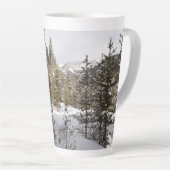 Winter Snowy Mountain Scene in Montana Latte Mok (Rechterhoek)