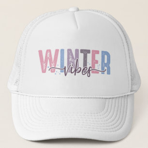 Winter Vibes - zachte pasteltypografie Trucker Pet