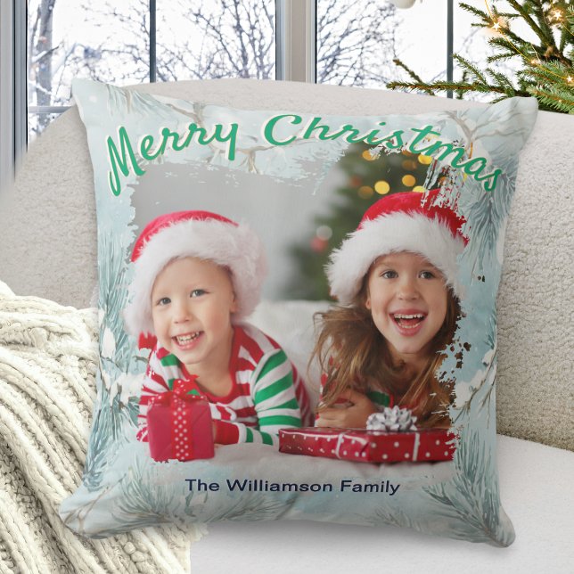 Winter Vorst Aangepaste Foto Kerst Kussen (A festive pillow with an elegant winter frost design, personalized with a photo and text)