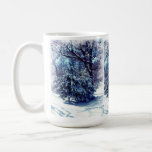 Winter Wonderland Christmas Mug<br><div class="desc">Décorez votre cuisine avec cette tasse d'hiver merveilleuse. Cette tasse a été conçue à partir d'une photographie de bois dans les montagnes Ozark. J'ai pris cette photo quelques minutes après qu'elle ait cessé de neiger. La scène est blanche et paisible,  une tasse de Noël qui fait sensation.</div>