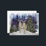 Winter Wonderland Deer et Christmas Tree carte pos<br><div class="desc">Cette carte postale hivernale de vacances merveilleuse présente une scène de neige avec cerf blanc et un sapin de Noël. J'ai créé cette carte postale de Noël à partir d'une de mes photos originales dans l'arrière - plan puis j'ai ajouté deux illustrations découpées de cerf blanc, d'un sapin de Noël...</div>