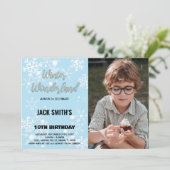 Winter Wonderland Invitations d'anniversaire avec  (Debout devant)