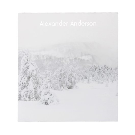 Winter wonderland serene landschap met mist notitieblok (Voorkant)