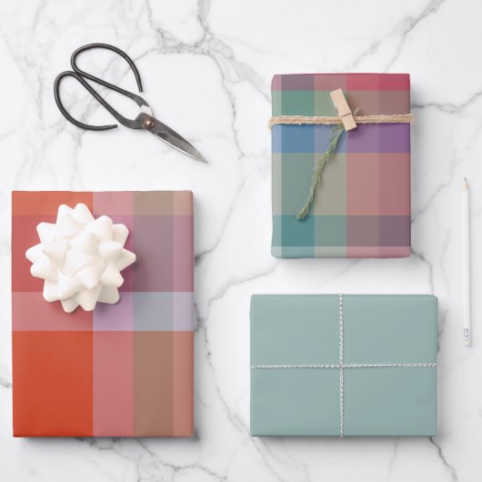 Winterberry Wrapping Paper Flat Sheet Set of 3 (Voorkant)