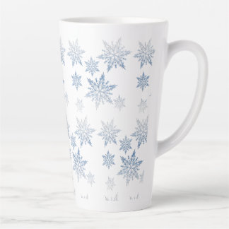 Winterblauwe sneeuwvlokken latte mok