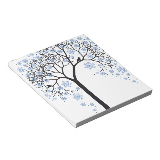 Winterboom met sneeuwvlokken en vogels notitieblok (Schuin)