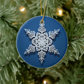 Winterhemel Sneeuwvlok — Klassiek Wit op Blauw Keramisch Ornament