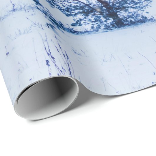 Winterlandschap in blauwe kleur. Eenzame boom en w Cadeaupapier (Rol Hoek)