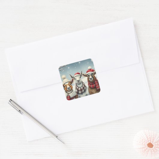 Winterlandschap met schapen en hutten vierkante sticker (Envelop)