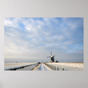 Winterlandschap met sneeuw en windmolen in Holland Poster