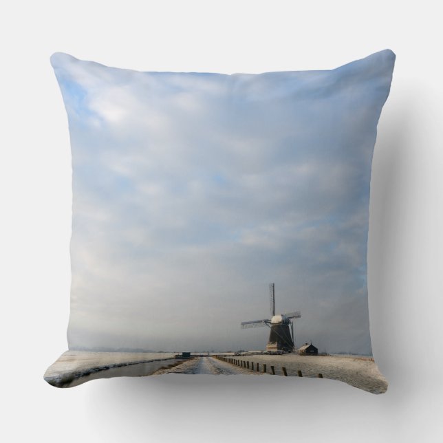 Winterlandschap met sneeuw en windmolen in Nederla Kussen (Voorkant)