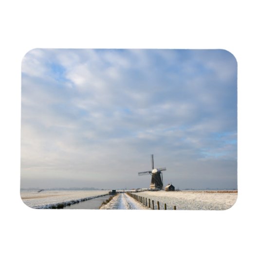 Winterlandschap met sneeuw en windmolen in Nederla Magneet (Horizontaal)