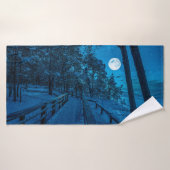 Winterlandschap met sneeuwbedekking met dennenbos badhanddoek (Badhanddoek)
