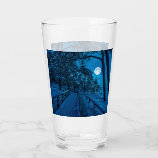 Winterlandschap met sneeuwbedekking met dennenbos glas (Voorkant)