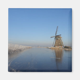 Winterlandschap met windmolen en ijs magneet