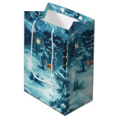 Winterlicher Pixelwald – Verschneite Waldszene Medium Cadeauzakje (Voorkant Gekanteld)
