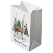 Winterscène met dennenbomen en Der Kerstmis Medium Cadeauzakje (Voorkant Gekanteld)