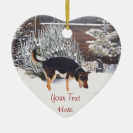 wintersneeuwscène met schattige zwarte en geelbrui keramisch ornament