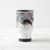 Wintersneeuwscène met schattige zwarte en geelbrui reisbeker (Center)