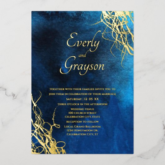 Wispy Swirls Blue en Gold Wedding Folie Uitnodiging (Voorkant)