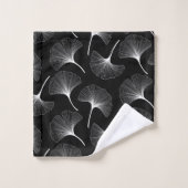 Wit abstract blad patroon op zwarte achtergrond bad handdoek (Wasdoekje)