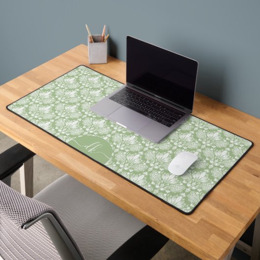 Wit damast patroon op salie groen monogram bureaumat (Kantoor 2)
