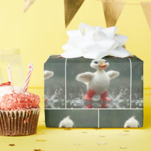 Wit eendje spettert in een regenplas cadeaupapier