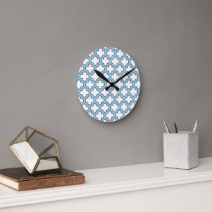 Wit en Baby Blauw Trellis, Lattice, Quatrefoil Ronde Klok