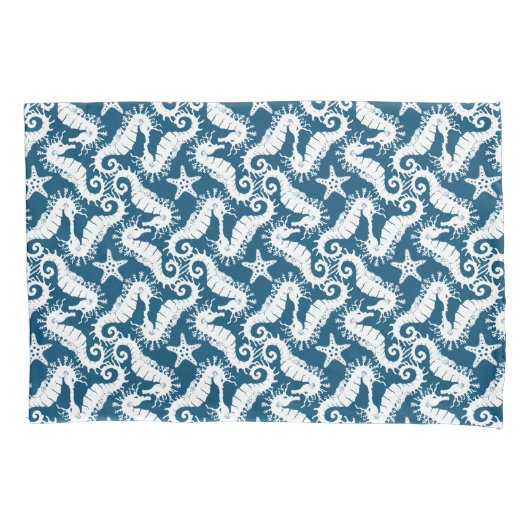 Wit en blauw herhalend motief | Zeepaardpatroon Kussensloop (Voorkant)
