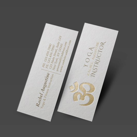 Wit en goud voorzien van de inscriptie OM Symbool  Mini Visitekaartje