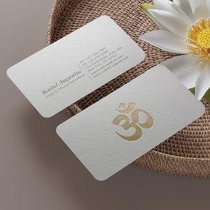Wit en goud voorzien van de inscriptie OM Symbool Visitekaartje
