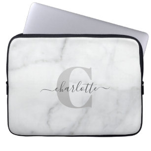 Wit en grijs marmer gepersonaliseerd met monogram laptop sleeve