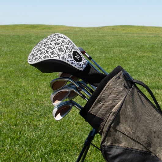 Wit en Wit Bloemen Damasks Patroon Golfheadcover (Insitu)