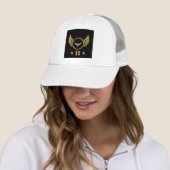 Wit en Wit Custom H Letter Afbeelding Monogram-Pet Trucker Pet (In situ)
