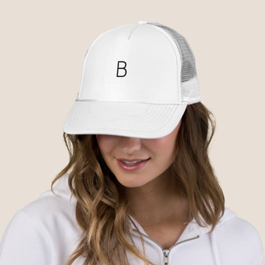 Wit en Wit Kleurendouane B Monogram of Initiaal Trucker Pet (In situ)